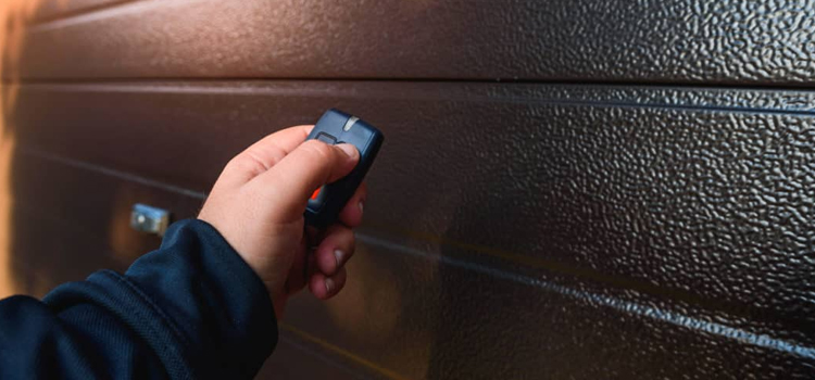 automatic door opener with remote control in Gardena